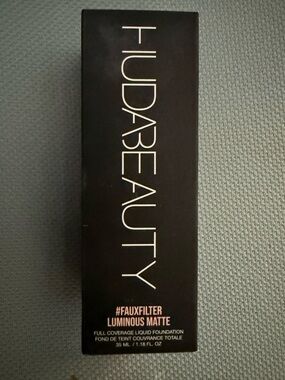 HUDA BEAUTY Faux Filter Luminous Matte Foundation